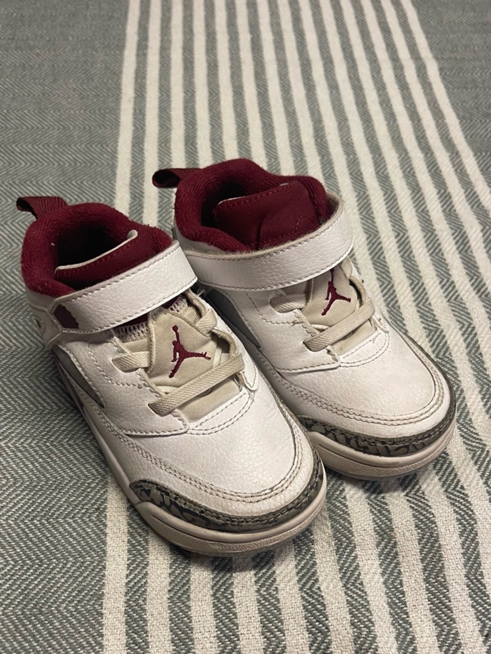 Nike Air Jordan Spizike‎ Red Team Wolf Grey White Maroon Low-Top Sneaker